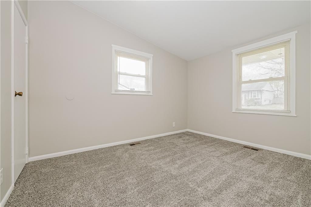 9411 Farley Avenue — photo 12