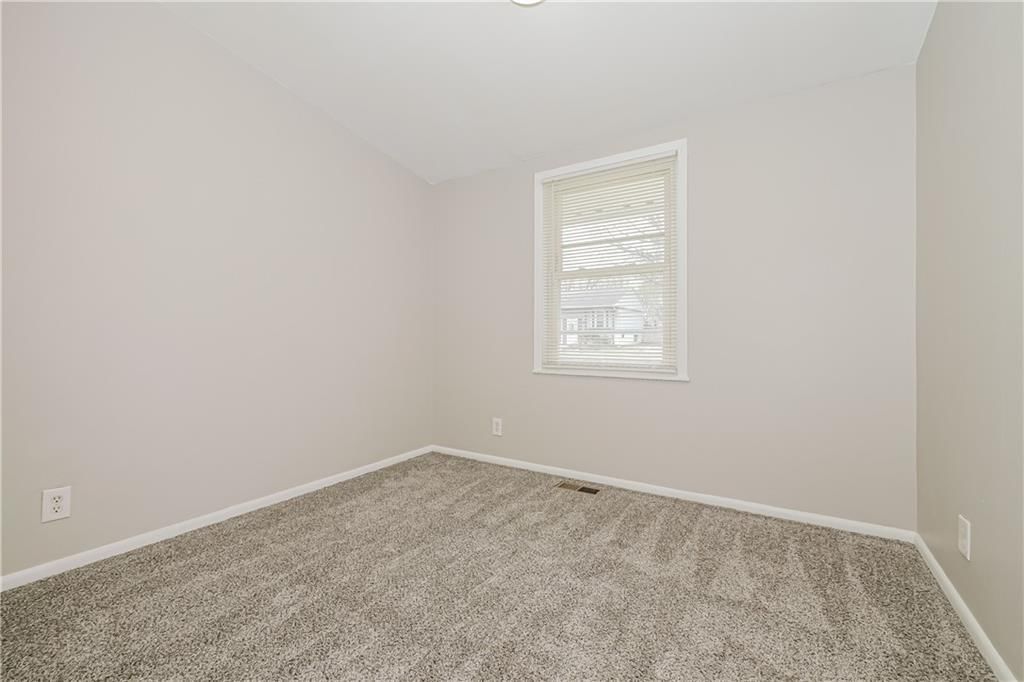 9411 Farley Avenue — photo 13
