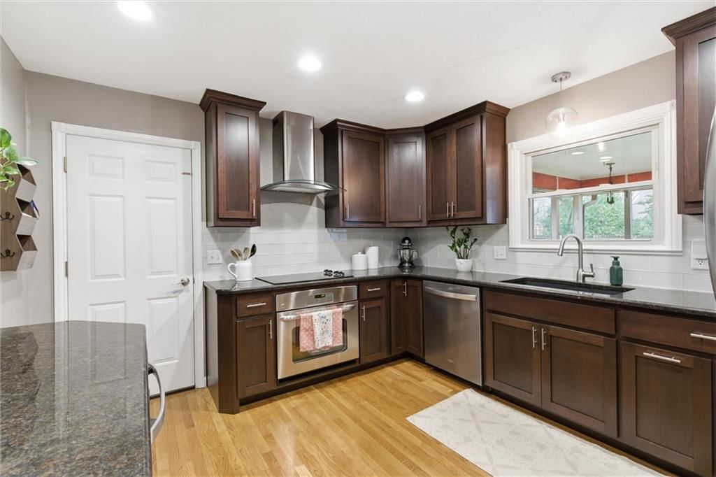 601 James Street — photo 8