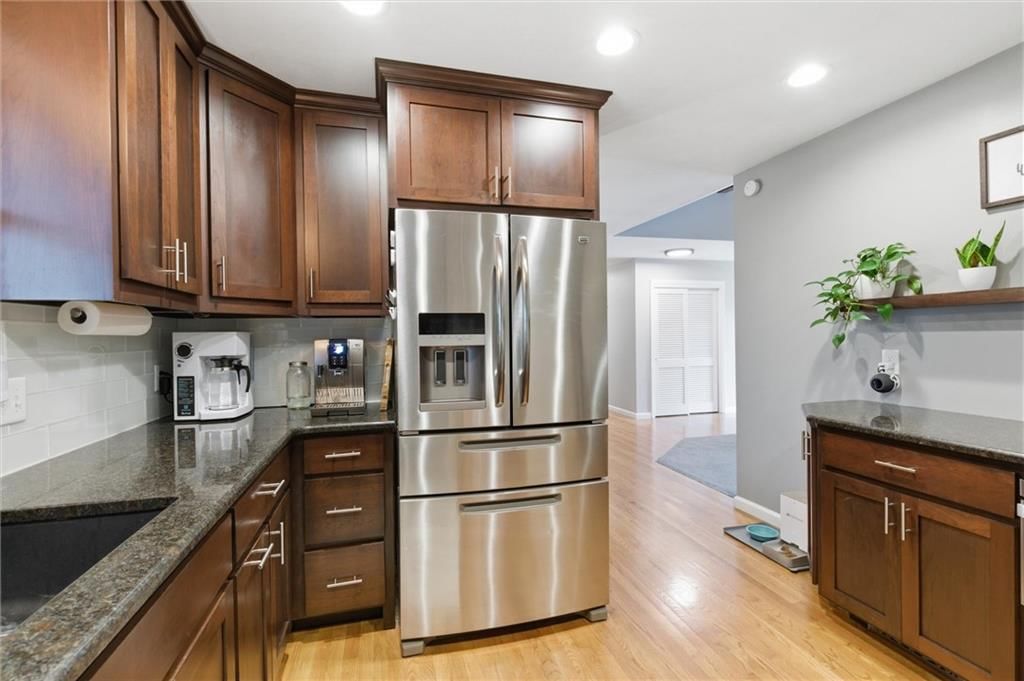 601 James Street — photo 10