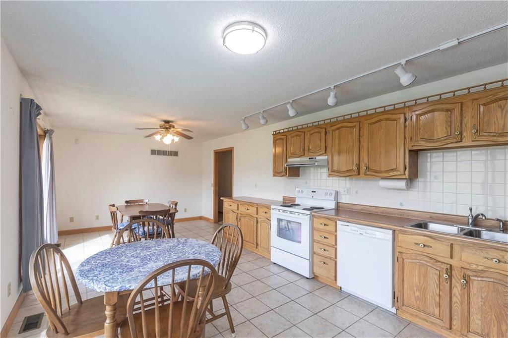 24069 Chieftain Road — photo 50