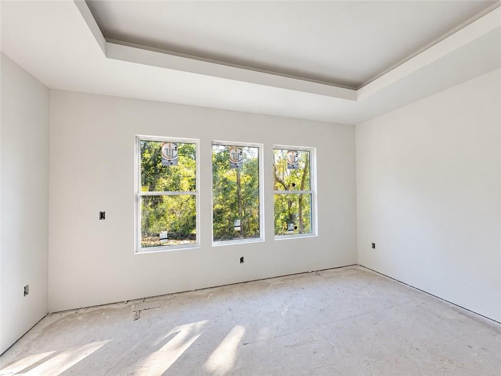 10787 Genesis Drive, Parkville, MO: listing photo 3