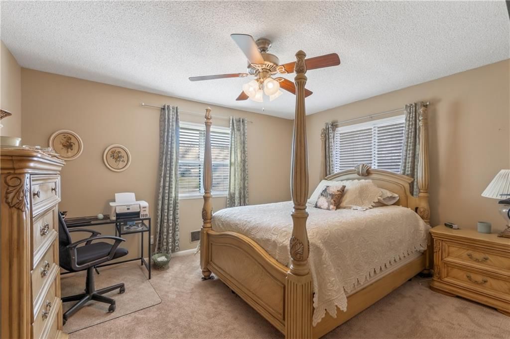 11030 N Charlotte Street — photo 19