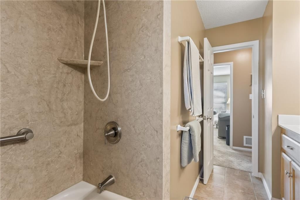 11030 N Charlotte Street — photo 26