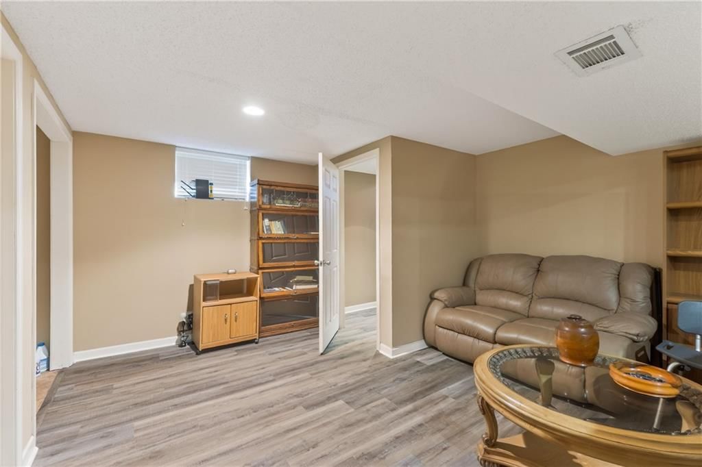 11030 N Charlotte Street — photo 30