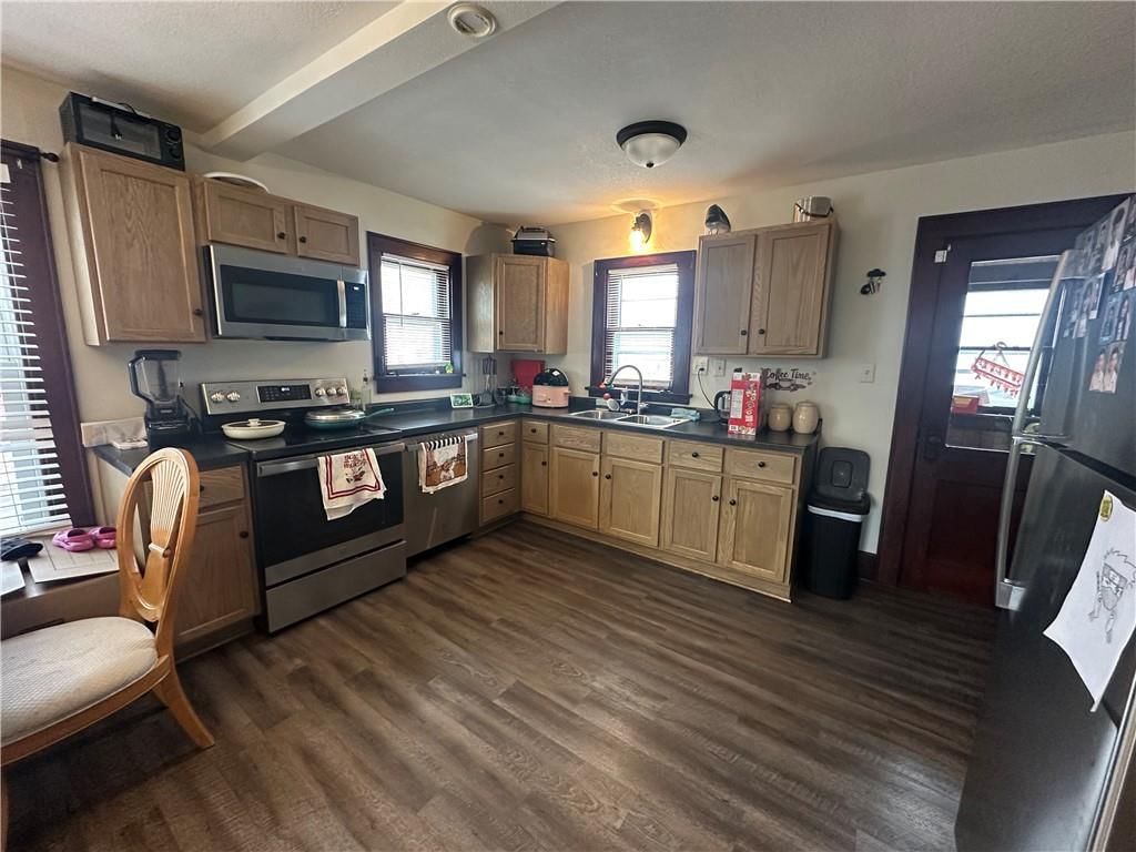 421 W 3RD Street — photo 2