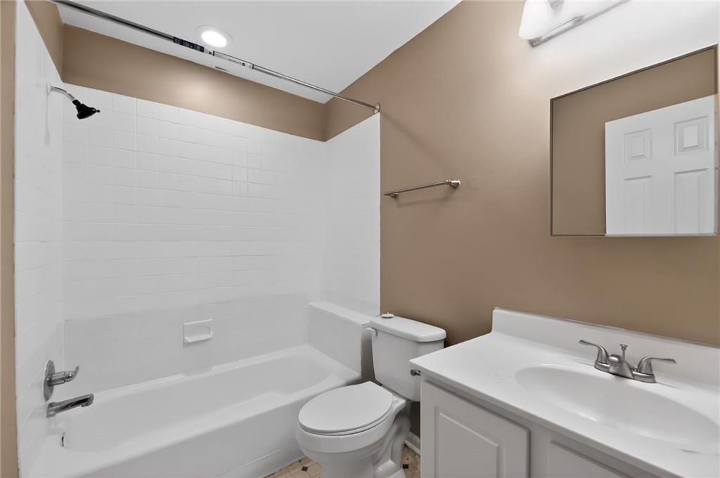 527 Oakland Avenue — photo 25