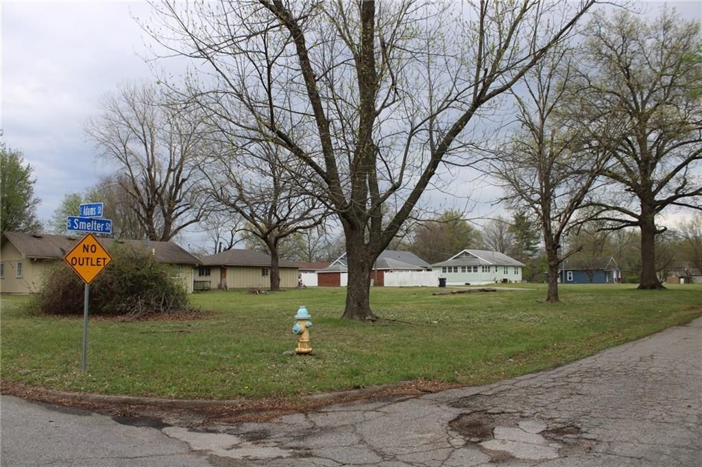 502 E Adams Street — photo 2