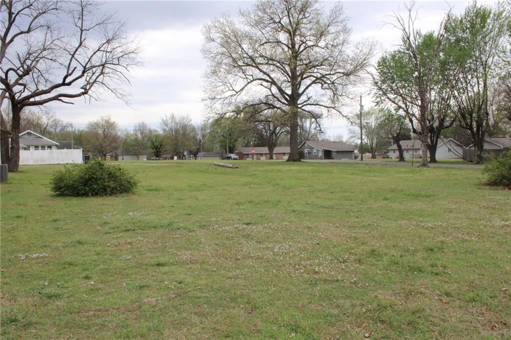 502 E Adams Street — photo 3