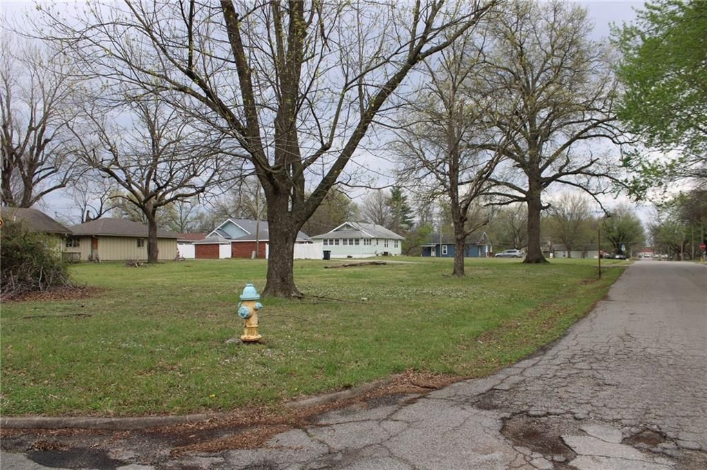 502 E Adams Street — photo 4
