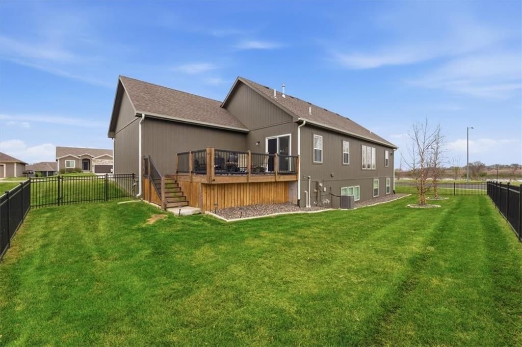 720 Gamma Grass Place — photo 27
