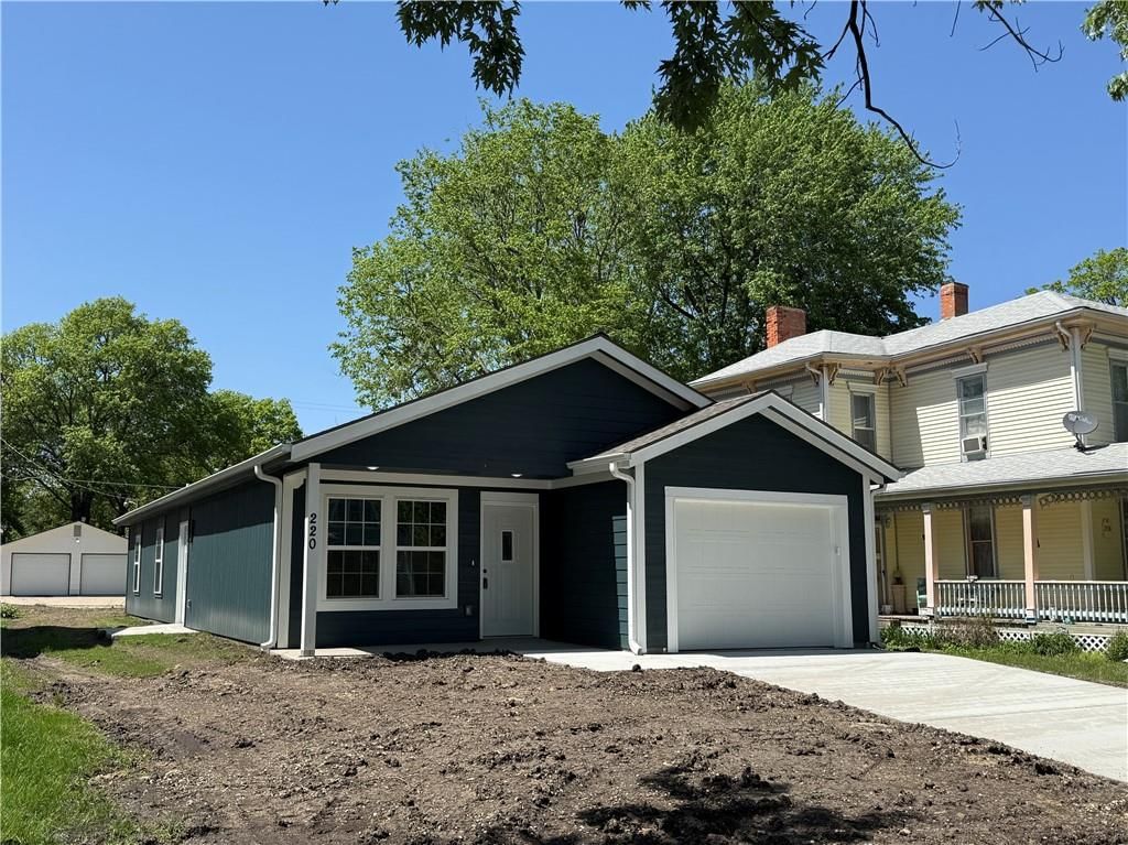 220 S Locust Street, Ottawa, KS