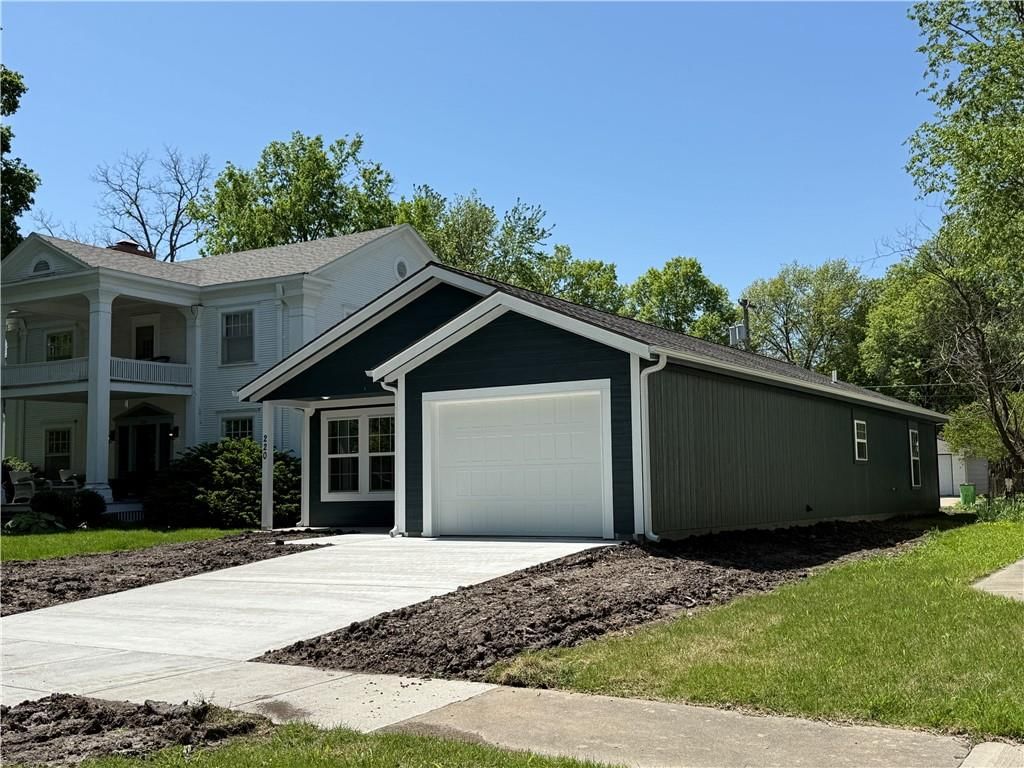 220 S Locust Street — photo 3