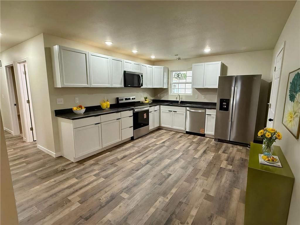 220 S Locust Street — photo 8