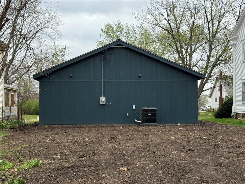 220 S Locust Street — photo 27