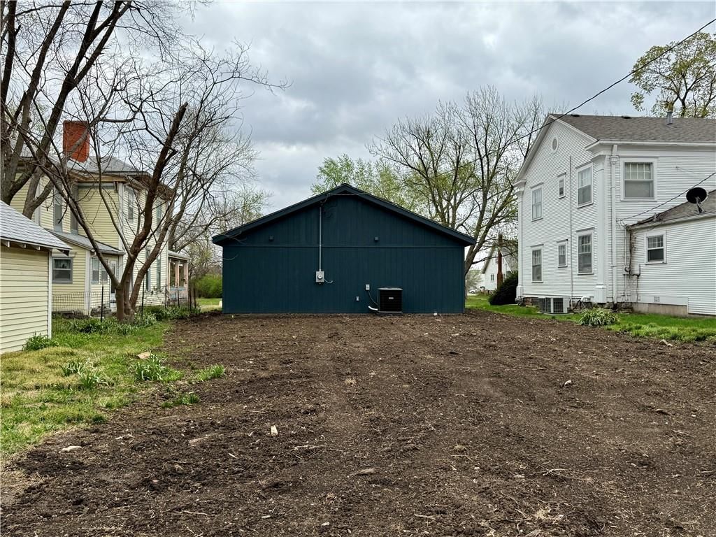 220 S Locust Street — photo 28