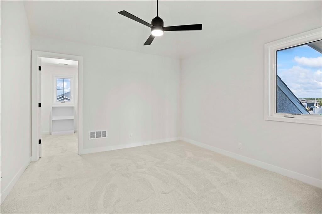 Photo 32 of 52 - 517 Bentwater Drive, Raymore, MO 64083