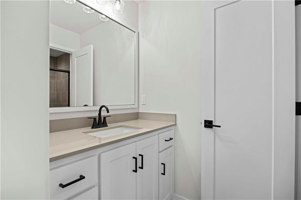 Photo 34 of 52 - 517 Bentwater Drive, Raymore, MO 64083