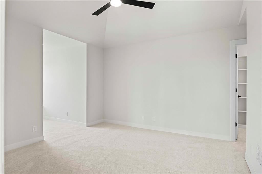 Photo 35 of 52 - 517 Bentwater Drive, Raymore, MO 64083