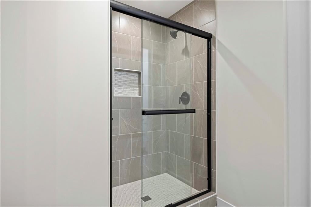 Photo 39 of 52 - 517 Bentwater Drive, Raymore, MO 64083