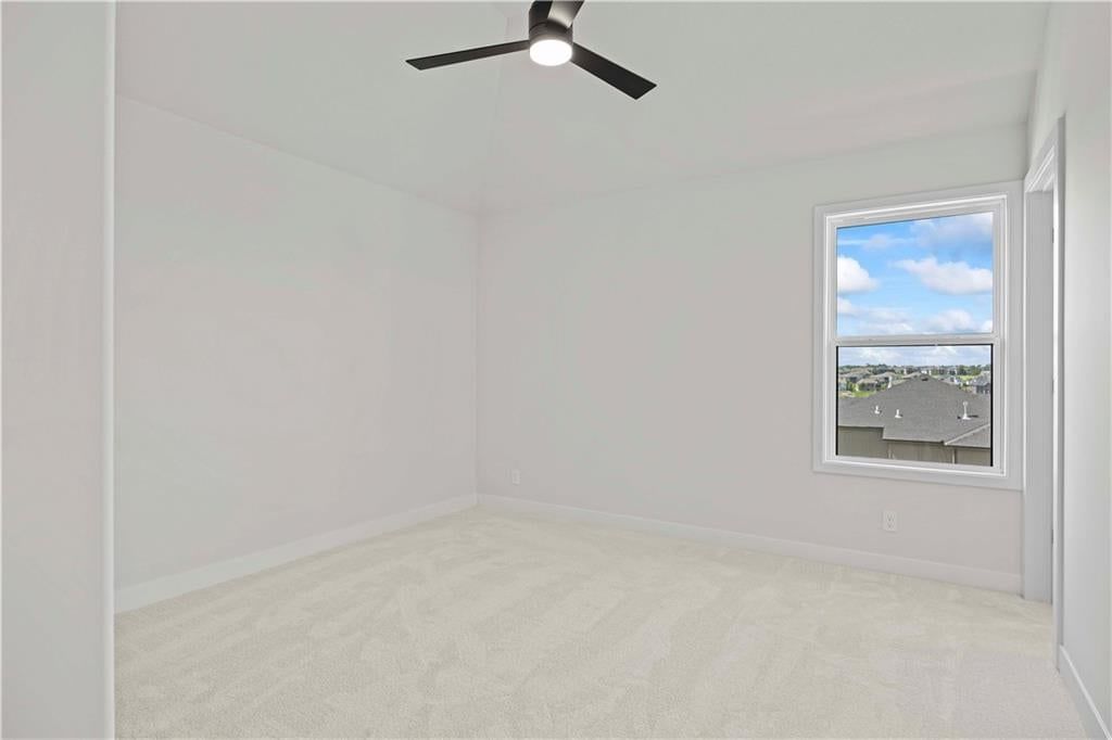 Photo 40 of 52 - 517 Bentwater Drive, Raymore, MO 64083