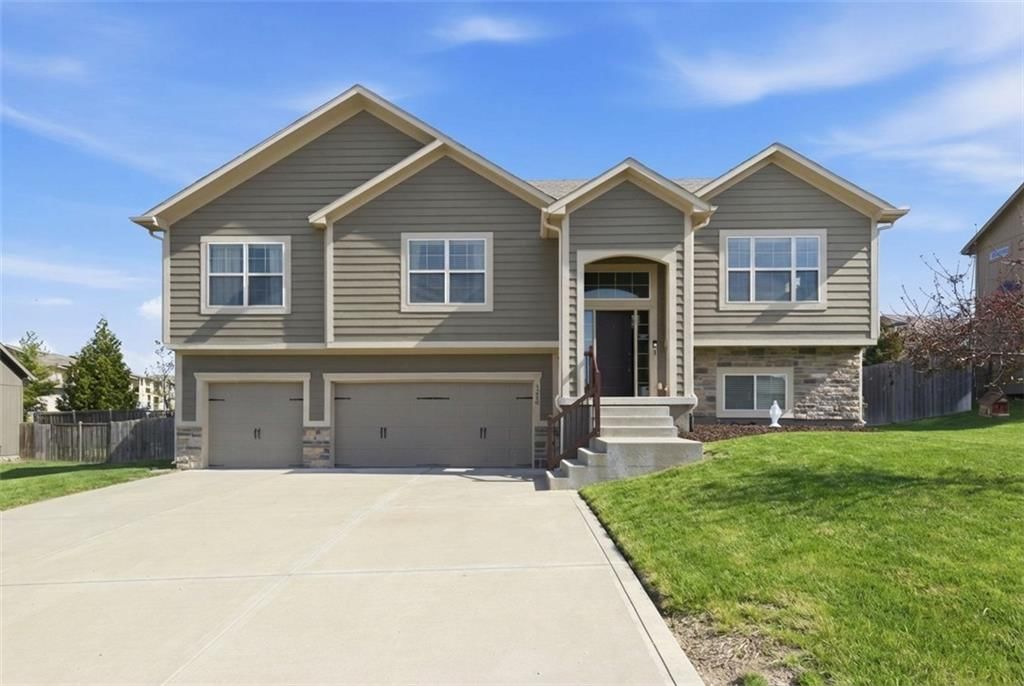 1210 Mission Drive, Raymore, MO