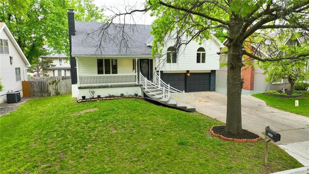 1226 E Jamestown Drive — photo 2