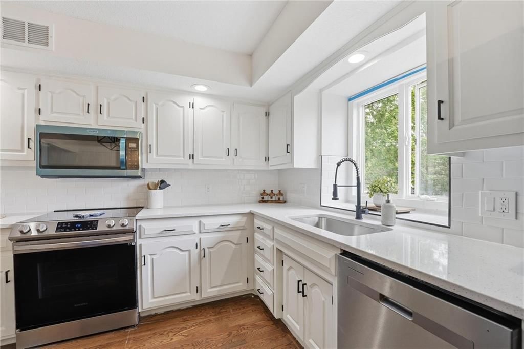 1226 E Jamestown Drive — photo 16