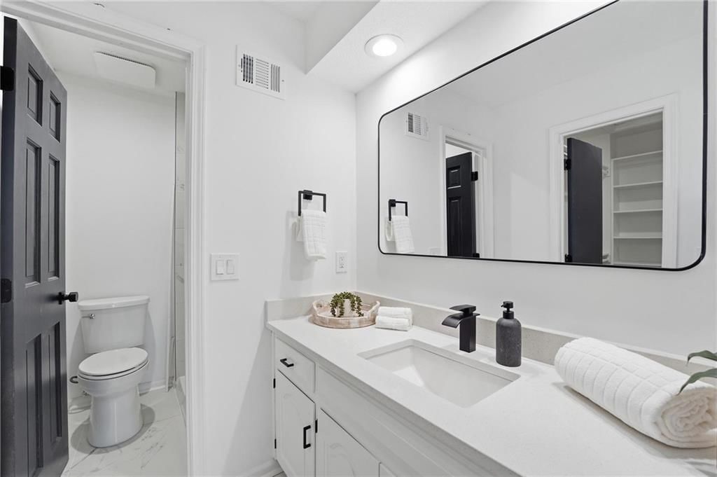1226 E Jamestown Drive — photo 27