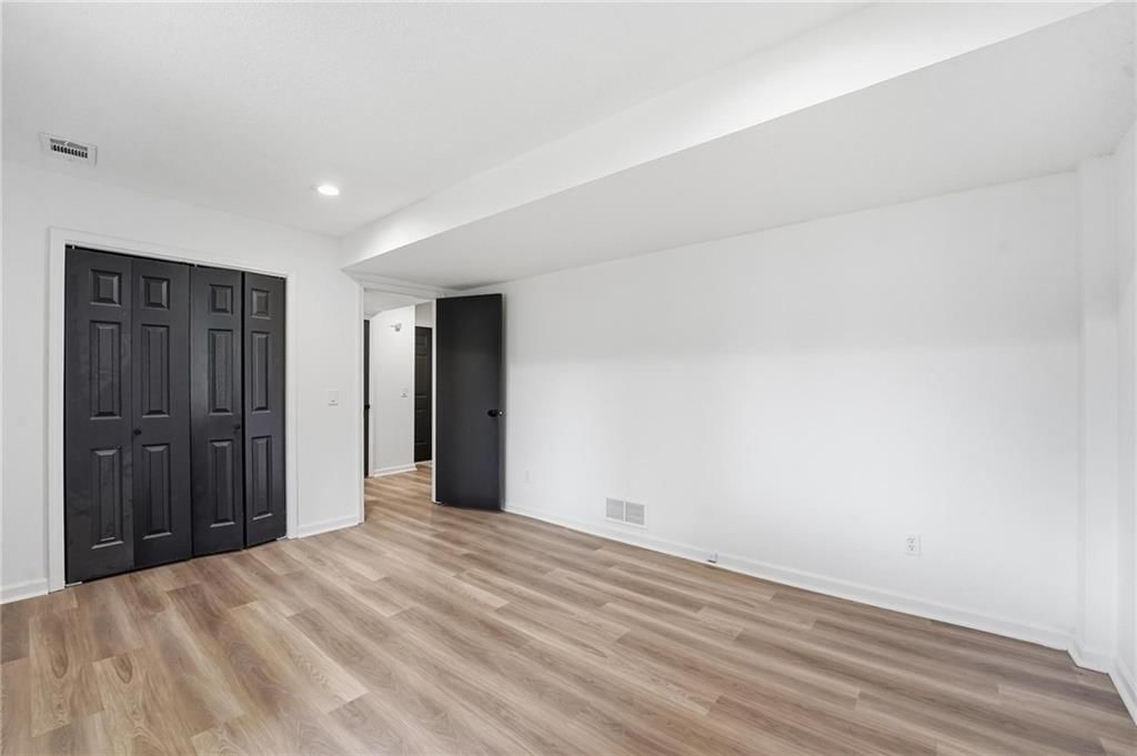 1226 E Jamestown Drive — photo 31