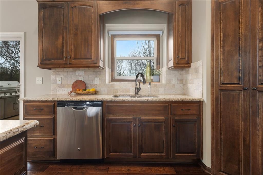 1804 Curtis Drive — photo 10