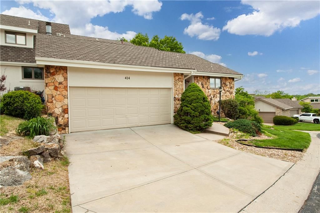 414 NE Point Drive — photo 2