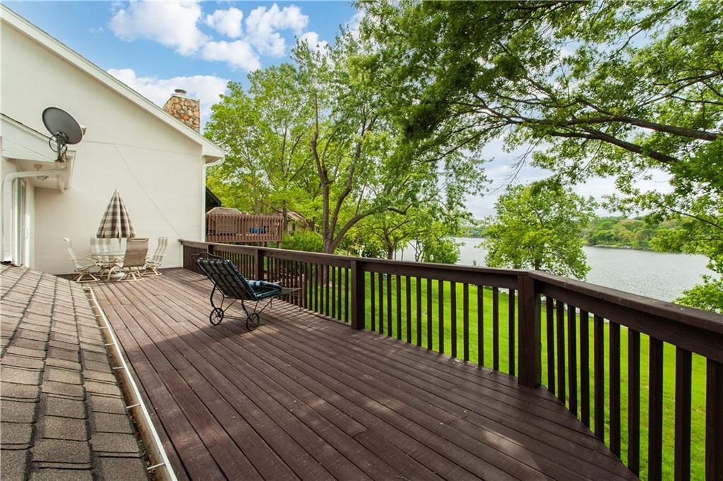 414 NE Point Drive — photo 9