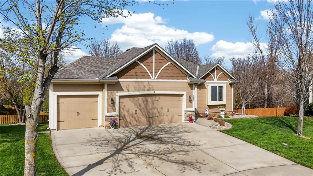 1302 Ashdown Circle — photo 33