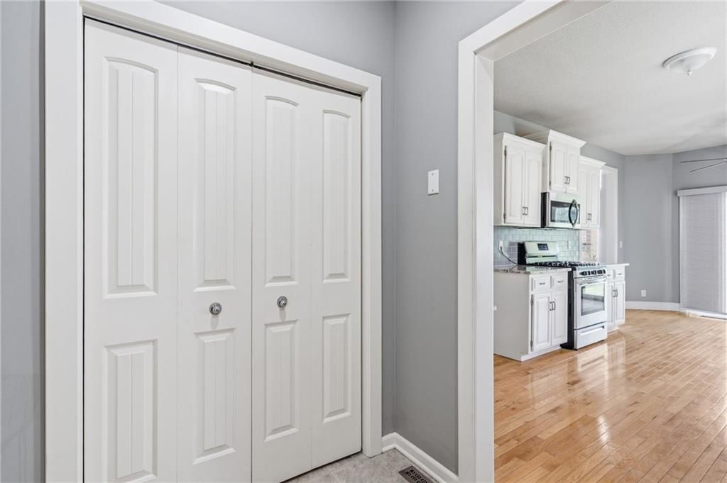 11236 N Randolph Avenue — photo 24