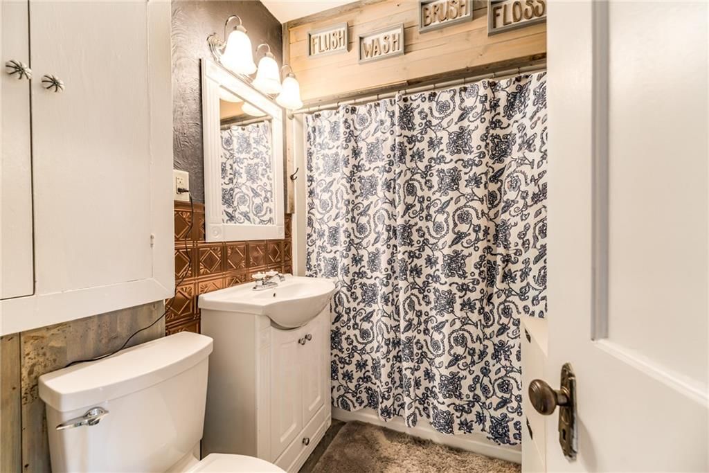 9004 E 65TH Terrace — photo 33