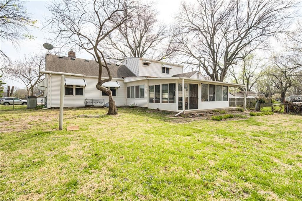 9004 E 65TH Terrace — photo 44