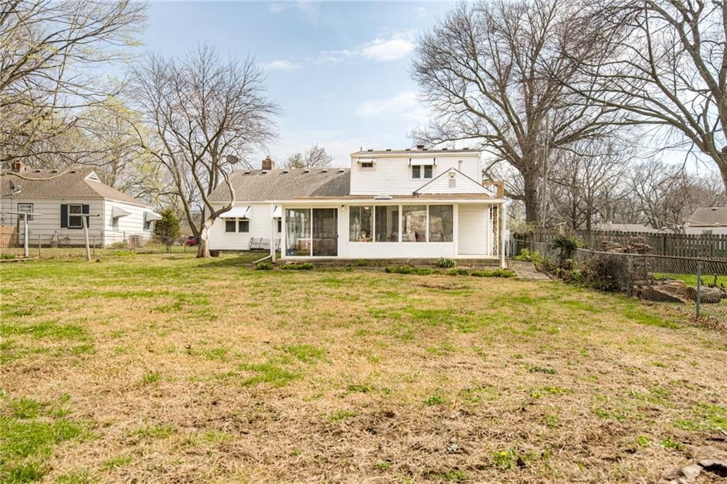 9004 E 65TH Terrace — photo 45