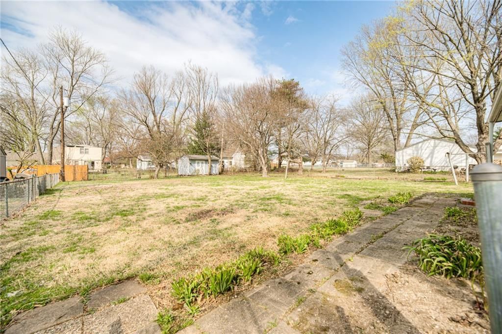 9004 E 65TH Terrace — photo 47
