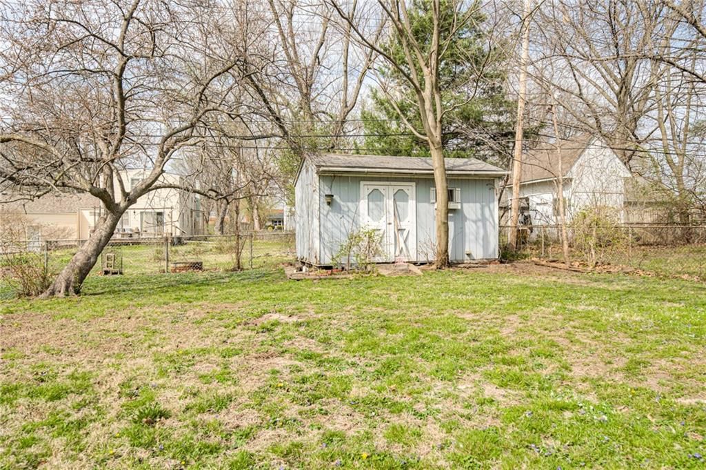 9004 E 65TH Terrace — photo 48