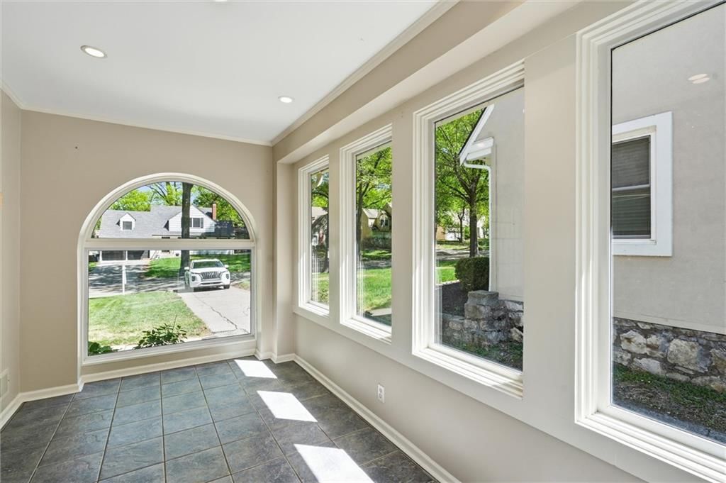 1259 W Gregory Boulevard — photo 8