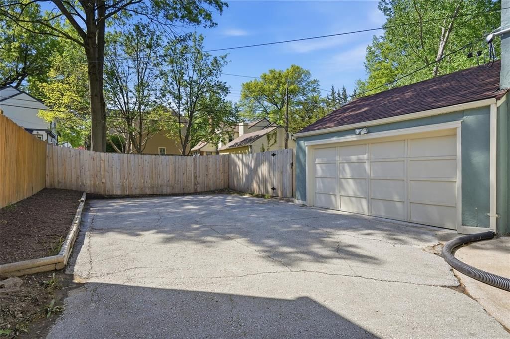 1259 W Gregory Boulevard — photo 29