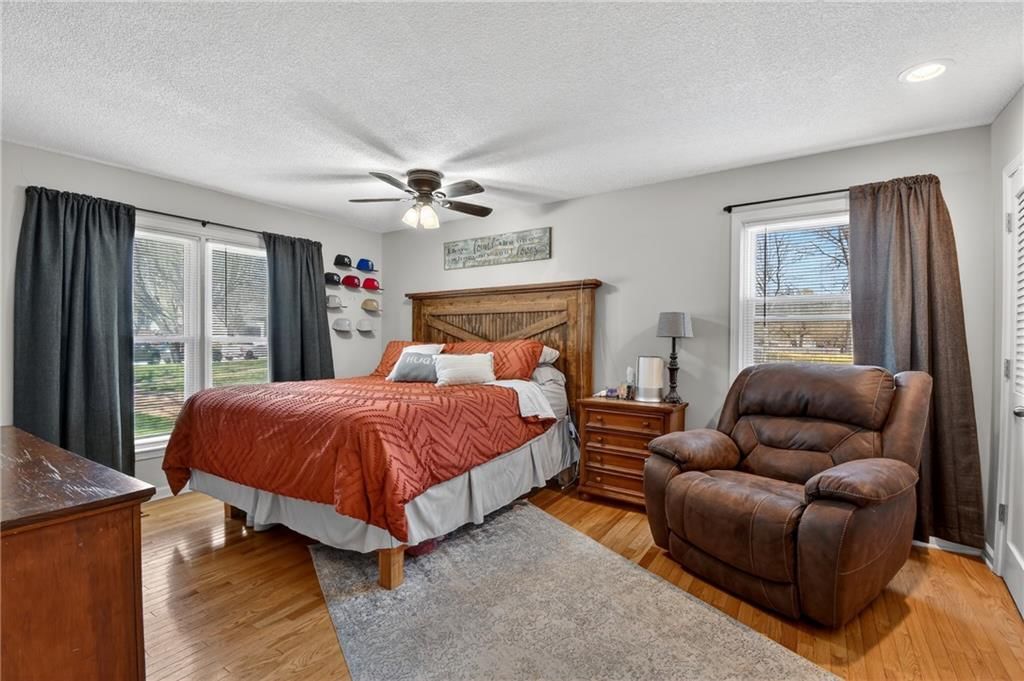 412 S NORMANDY Drive — photo 15