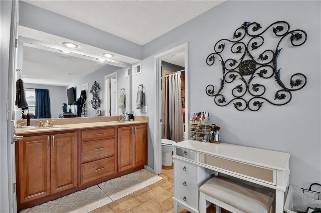 412 S NORMANDY Drive — photo 17