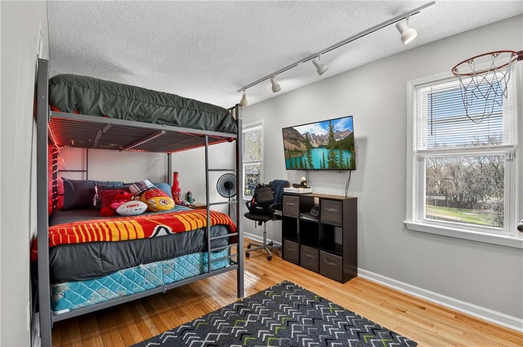 412 S NORMANDY Drive — photo 22