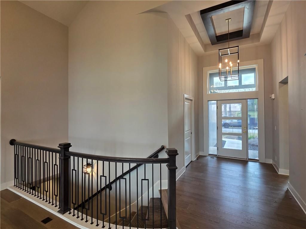 1205 Hampton Drive — photo 2
