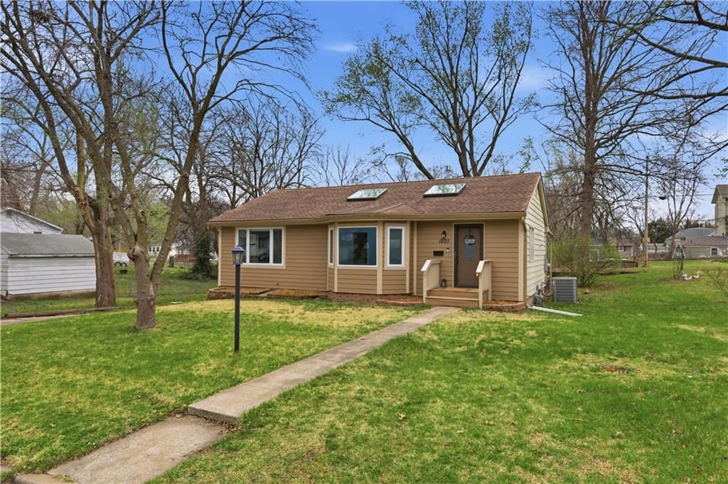1221 Kiowa Street — photo 2