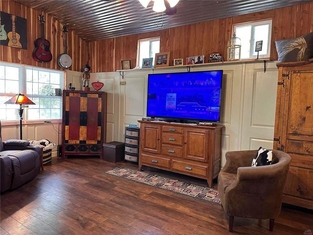 10910 Watchtower Lane — photo 22