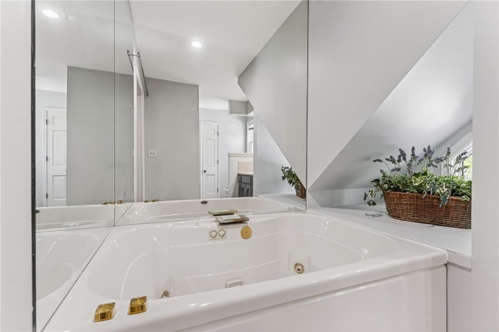 4302 NW 60th Court — photo 39