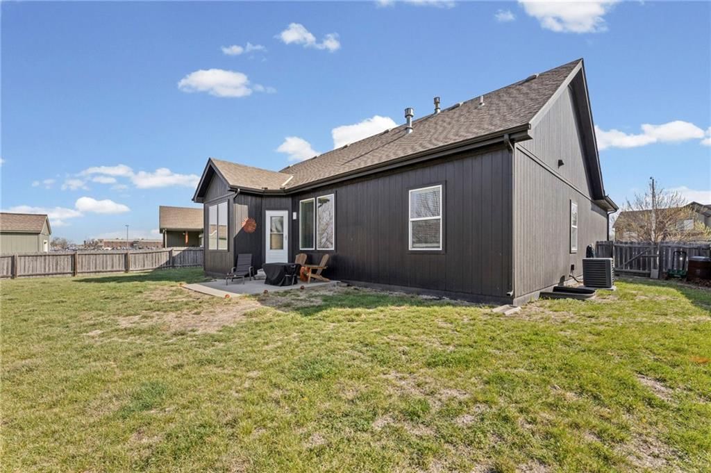 290 N Pecan Street — photo 32